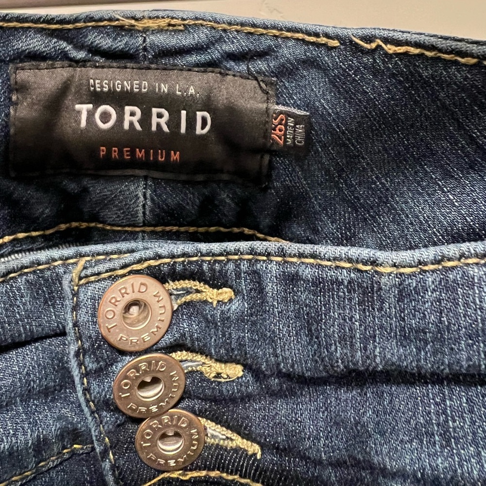 Torrid distressed jeans. Size 26Short.